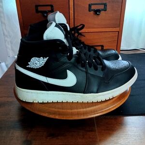 Jordan Athletic Shoes Black and White